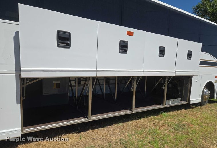 image for item EU3605 2005 Van Hool C2045 coach bus