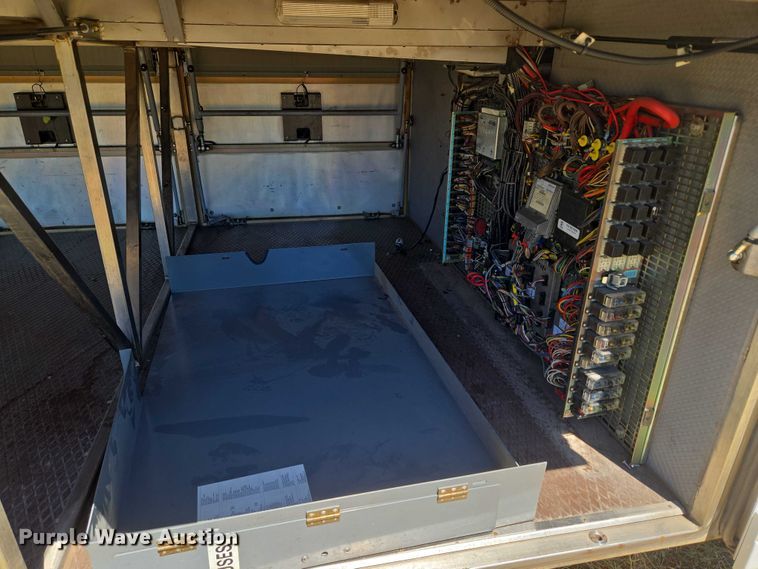 image for item EU3605 2005 Van Hool C2045 coach bus