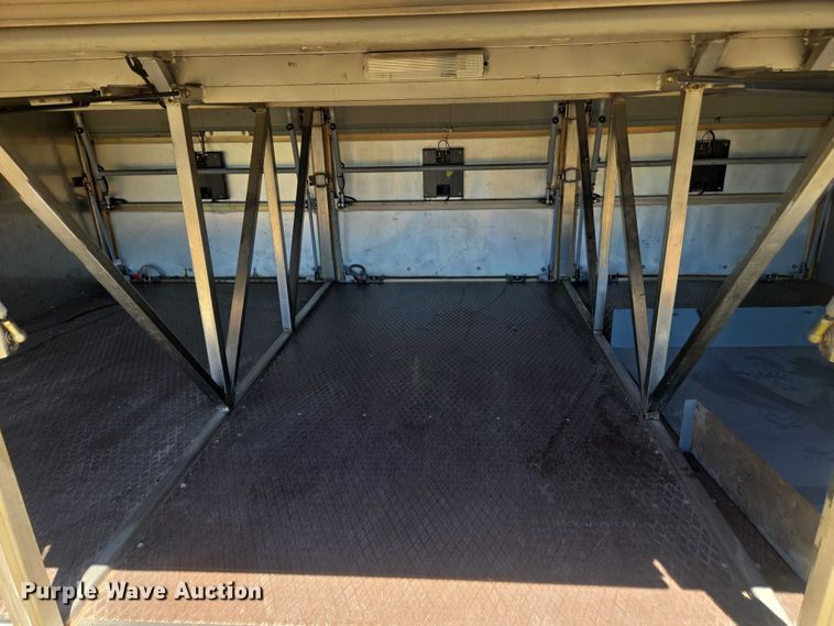 image for item EU3605 2005 Van Hool C2045 coach bus