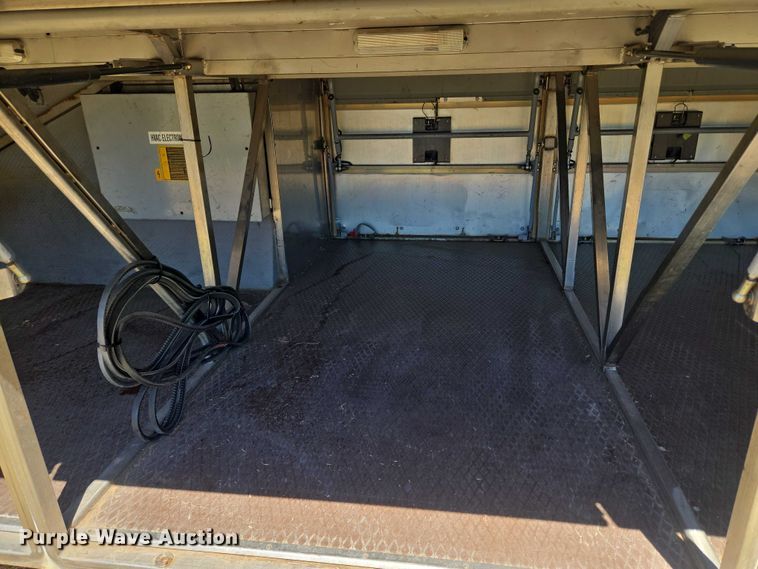 image for item EU3605 2005 Van Hool C2045 coach bus