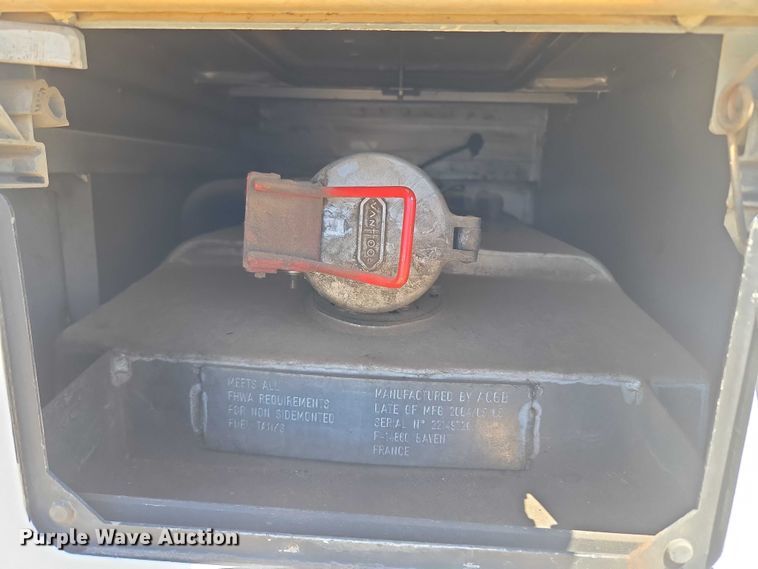 image for item EU3605 2005 Van Hool C2045 coach bus