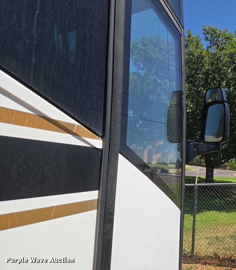 image for item EU3605 2005 Van Hool C2045 coach bus