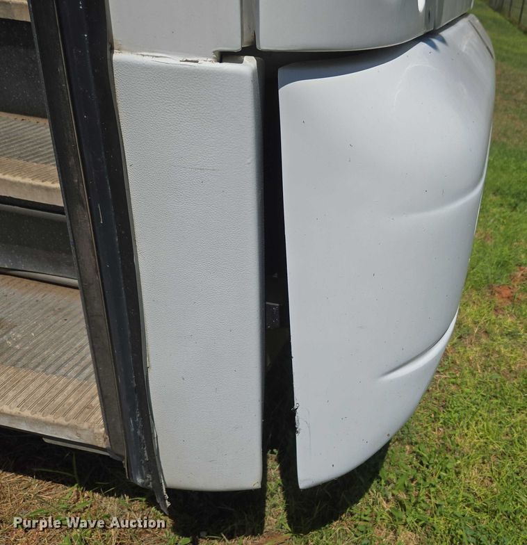 image for item EU3605 2005 Van Hool C2045 coach bus