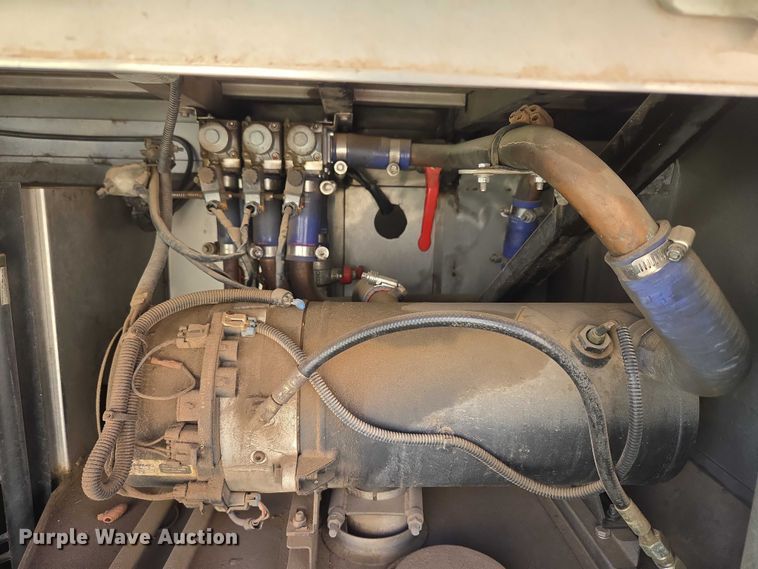 image for item EU3605 2005 Van Hool C2045 coach bus