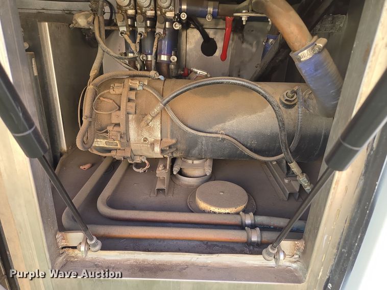 image for item EU3605 2005 Van Hool C2045 coach bus