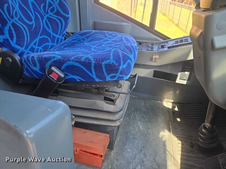 image for item EU3605 2005 Van Hool C2045 coach bus