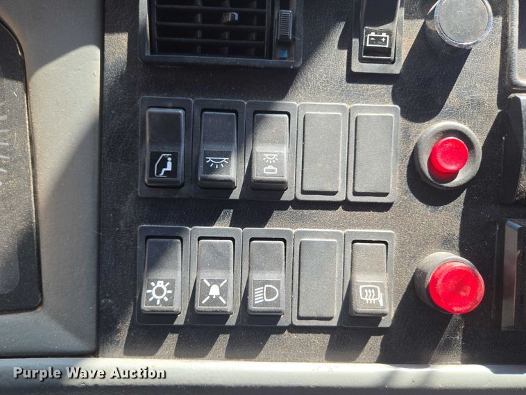 image for item EU3605 2005 Van Hool C2045 coach bus