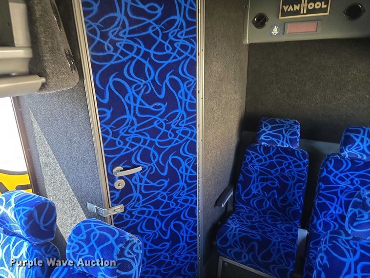 image for item EU3605 2005 Van Hool C2045 coach bus