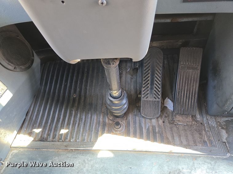 image for item EU3605 2005 Van Hool C2045 coach bus