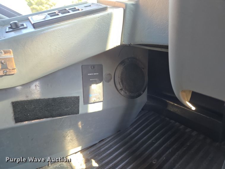 image for item EU3605 2005 Van Hool C2045 coach bus