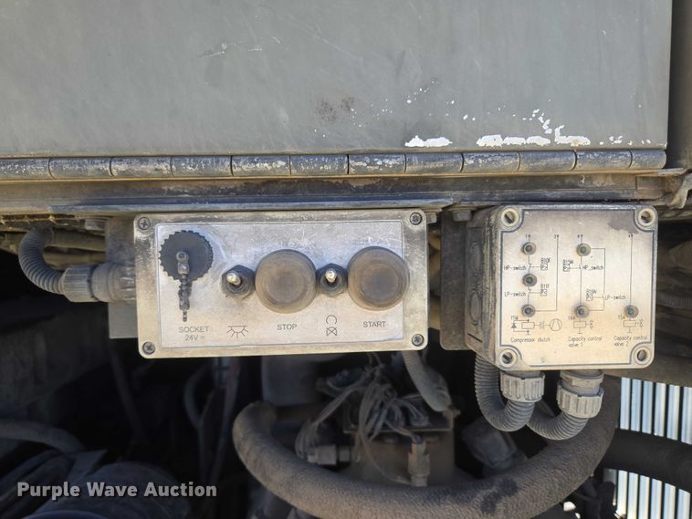 image for item EU3605 2005 Van Hool C2045 coach bus