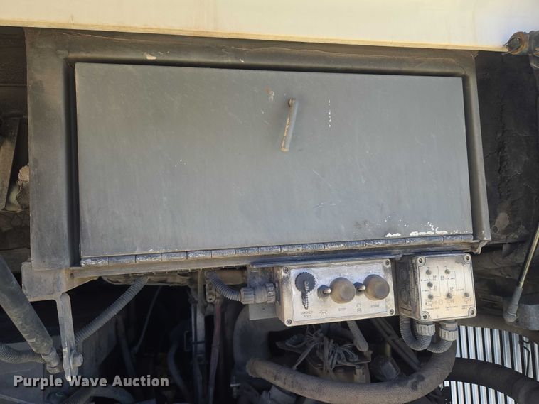 image for item EU3605 2005 Van Hool C2045 coach bus