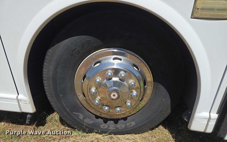 image for item EU3605 2005 Van Hool C2045 coach bus