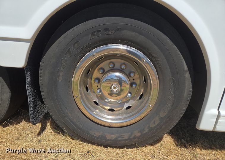 image for item EU3605 2005 Van Hool C2045 coach bus