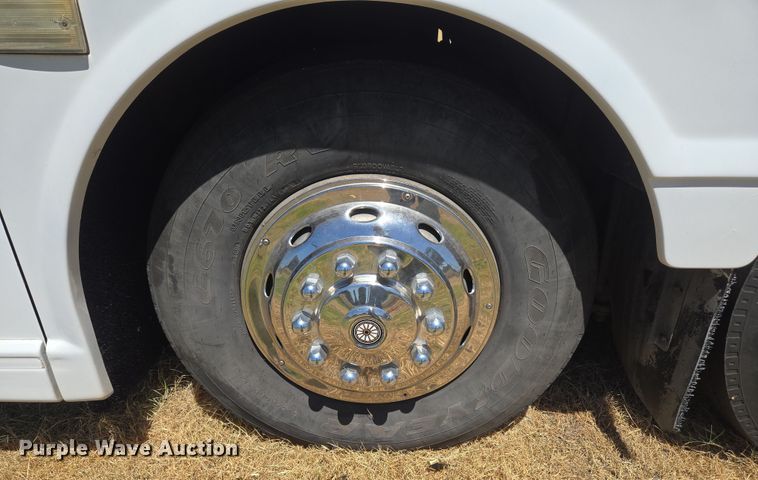 image for item EU3605 2005 Van Hool C2045 coach bus