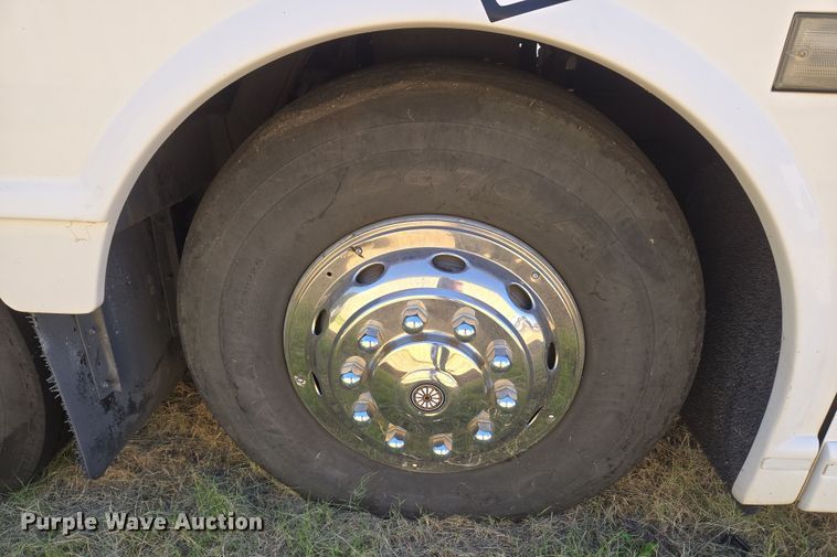 image for item EU3605 2005 Van Hool C2045 coach bus