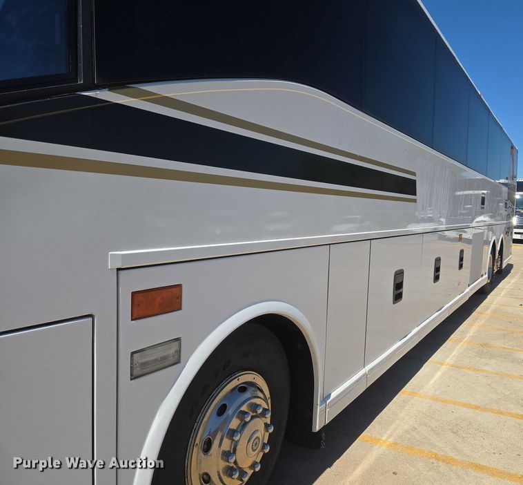 image for item EU3606 2005 Van Hool C2045 coach bus