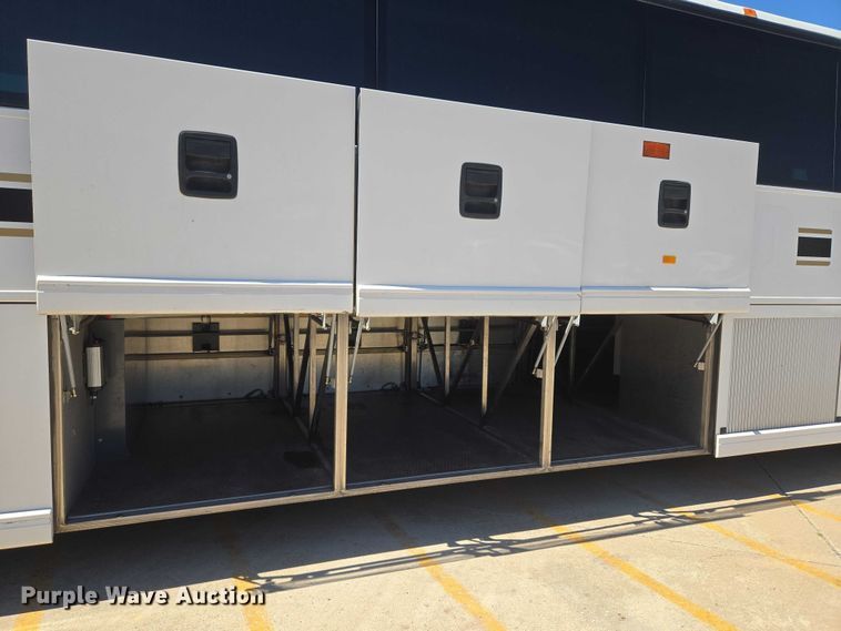 image for item EU3606 2005 Van Hool C2045 coach bus