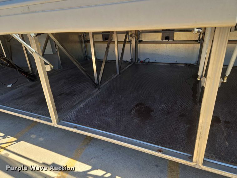 image for item EU3606 2005 Van Hool C2045 coach bus