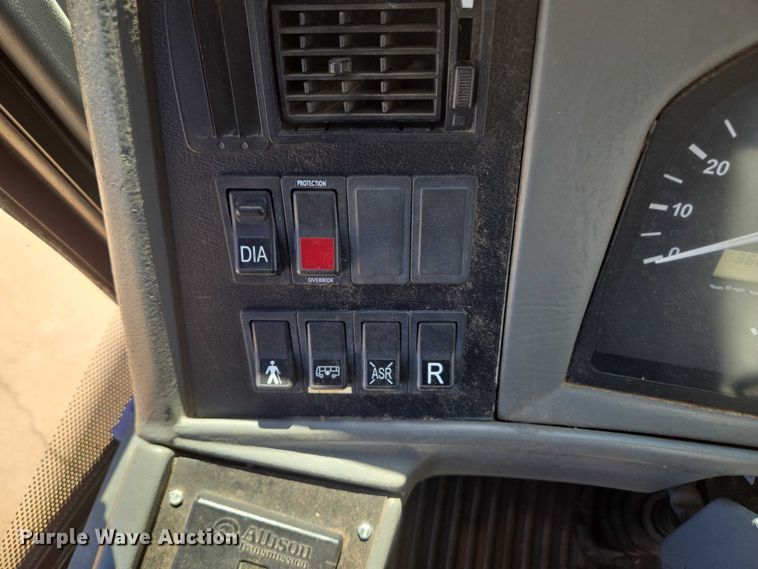 image for item EU3606 2005 Van Hool C2045 coach bus