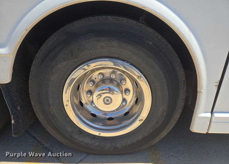 image for item EU3606 2005 Van Hool C2045 coach bus