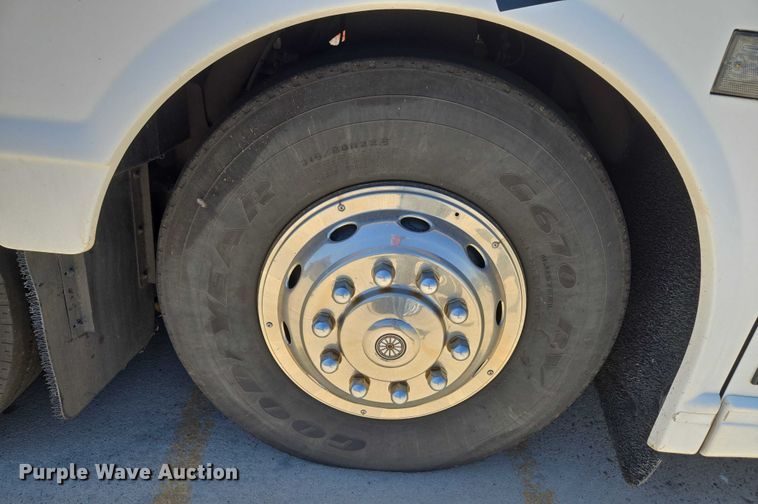 image for item EU3606 2005 Van Hool C2045 coach bus