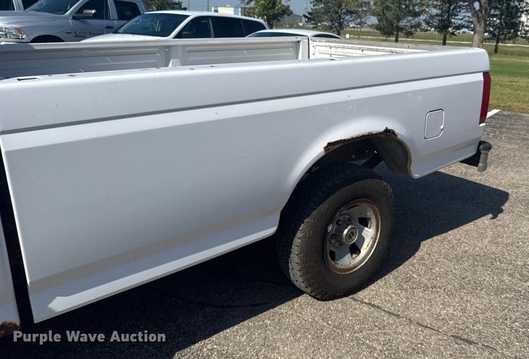 image for item EU6099 1995 Ford F150 pickup truck