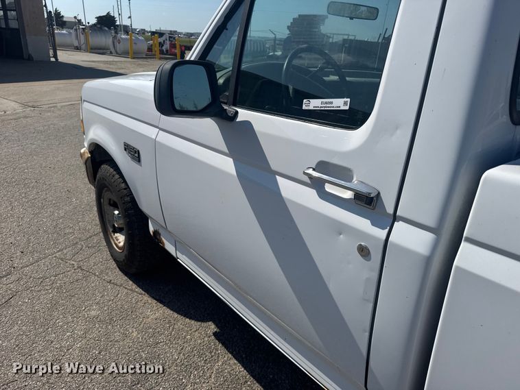 image for item EU6099 1995 Ford F150 pickup truck