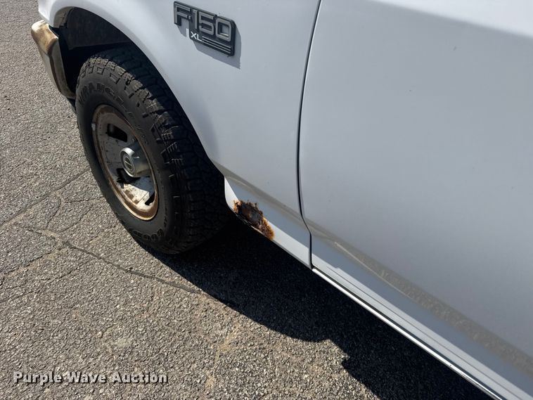 image for item EU6099 1995 Ford F150 pickup truck