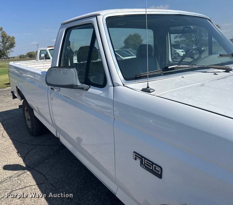 image for item EU6099 1995 Ford F150 pickup truck
