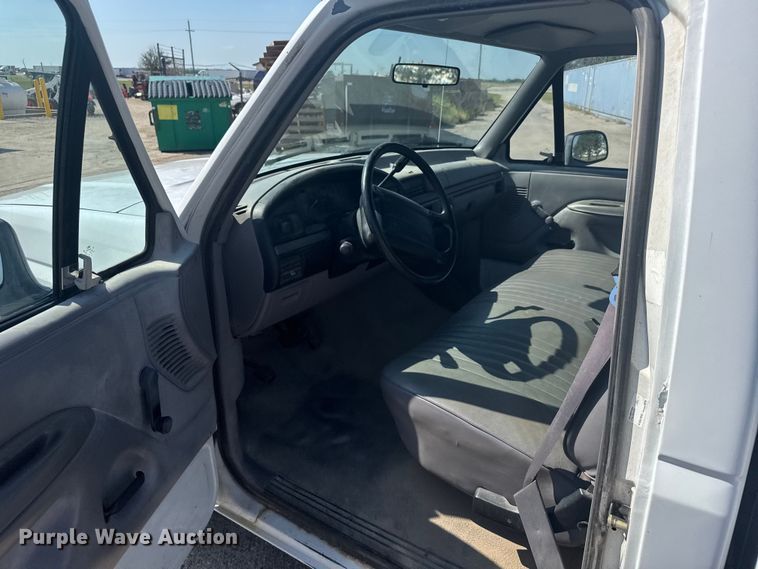 image for item EU6099 1995 Ford F150 pickup truck