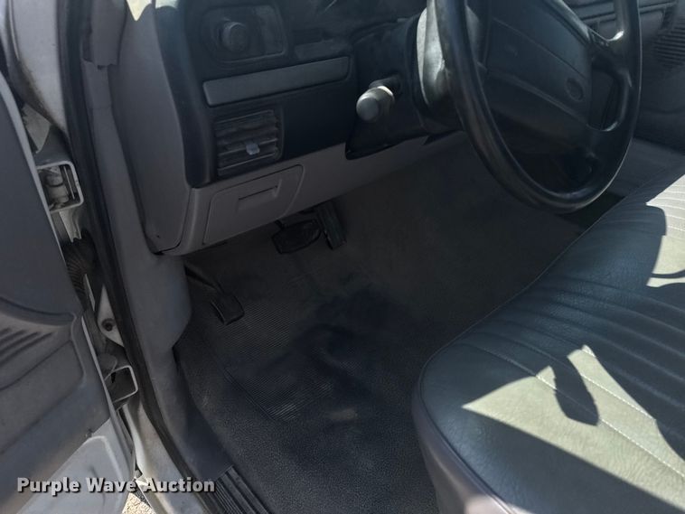 image for item EU6099 1995 Ford F150 pickup truck