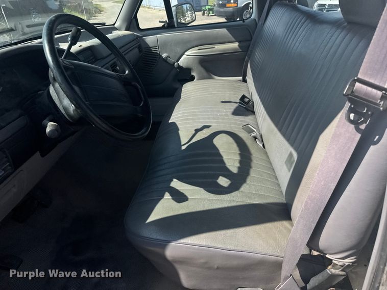 image for item EU6099 1995 Ford F150 pickup truck