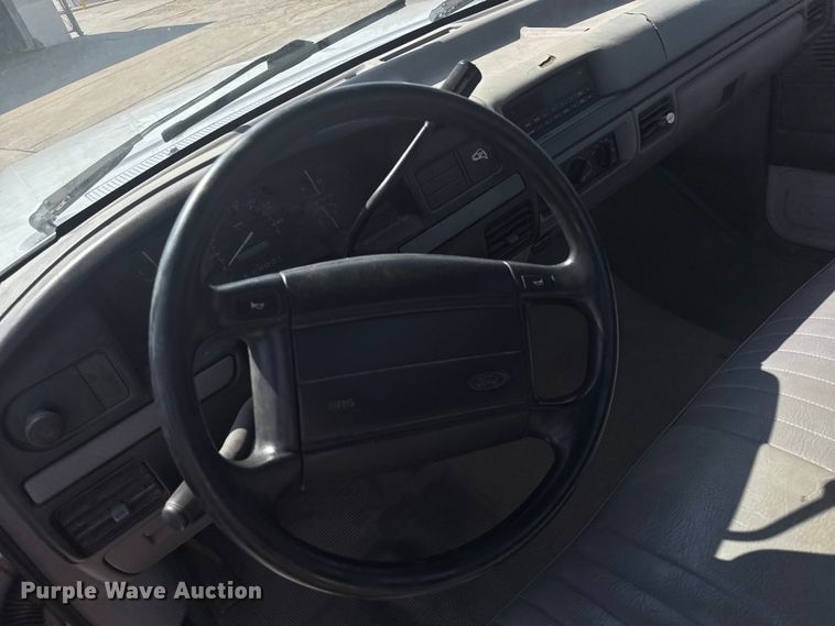 image for item EU6099 1995 Ford F150 pickup truck