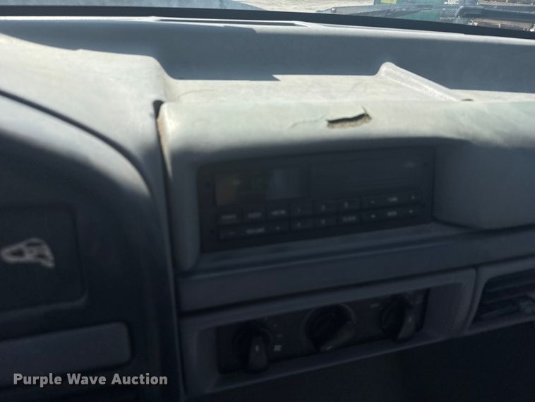 image for item EU6099 1995 Ford F150 pickup truck