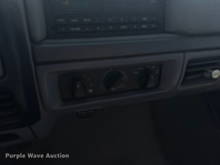 image for item EU6099 1995 Ford F150 pickup truck