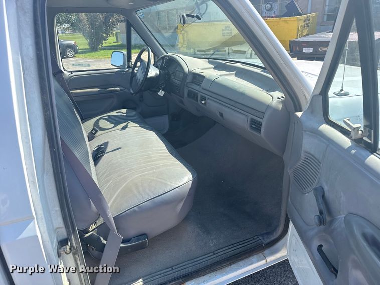 image for item EU6099 1995 Ford F150 pickup truck