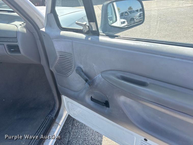 image for item EU6099 1995 Ford F150 pickup truck