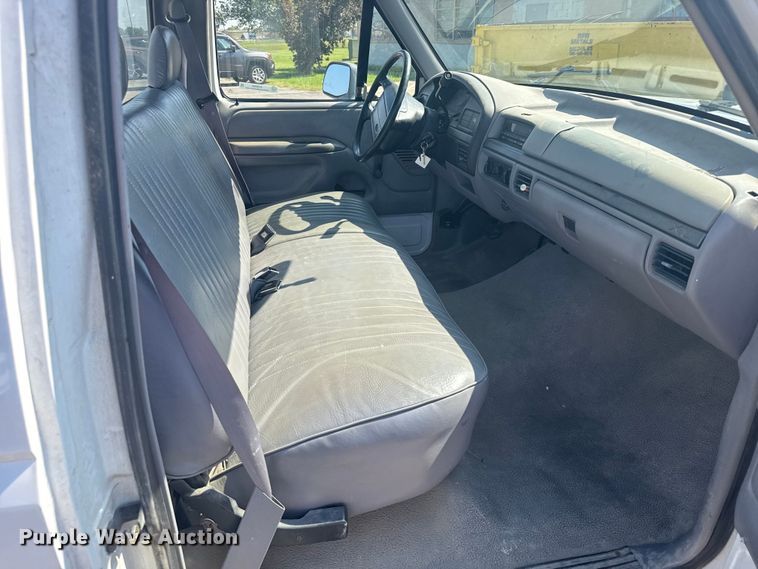 image for item EU6099 1995 Ford F150 pickup truck