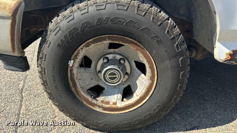 image for item EU6099 1995 Ford F150 pickup truck