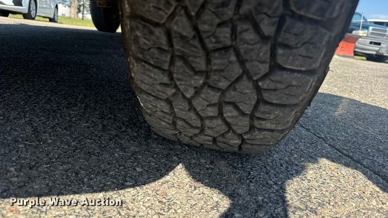 image for item EU6099 1995 Ford F150 pickup truck