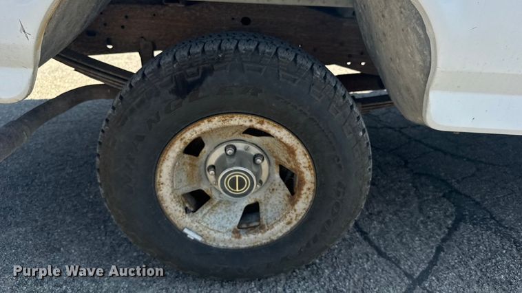 image for item EU6099 1995 Ford F150 pickup truck