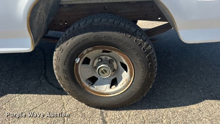 image for item EU6099 1995 Ford F150 pickup truck