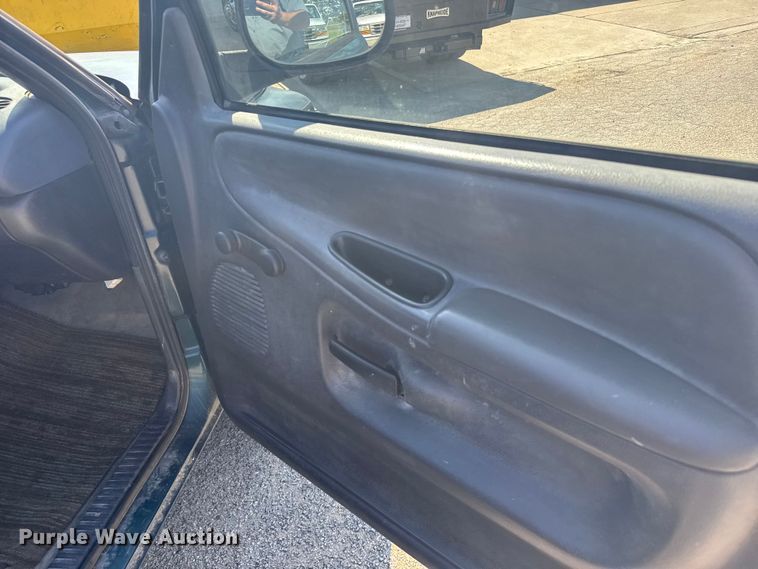 image for item EU6101 1999 Dodge Ram 1500 pickup truck