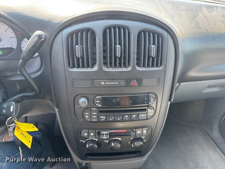 image for item EU6102 2006 Dodge Grand Caravan van