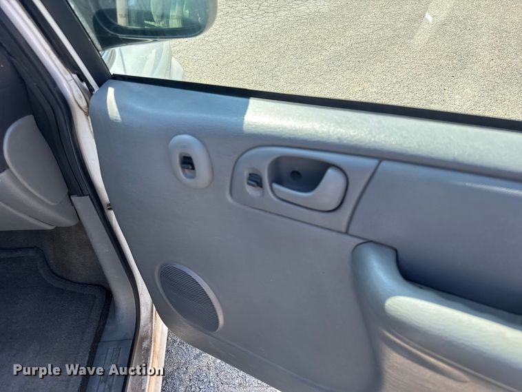 image for item EU6102 2006 Dodge Grand Caravan van