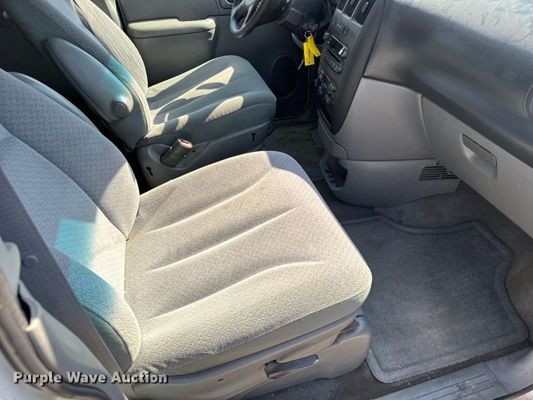 image for item EU6102 2006 Dodge Grand Caravan van