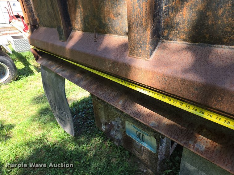 image for item EV1692 2000 Chevrolet C6500 dump truck