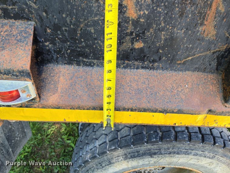 image for item EV1692 2000 Chevrolet C6500 dump truck