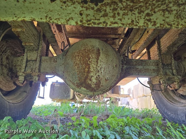 image for item EV1692 2000 Chevrolet C6500 dump truck